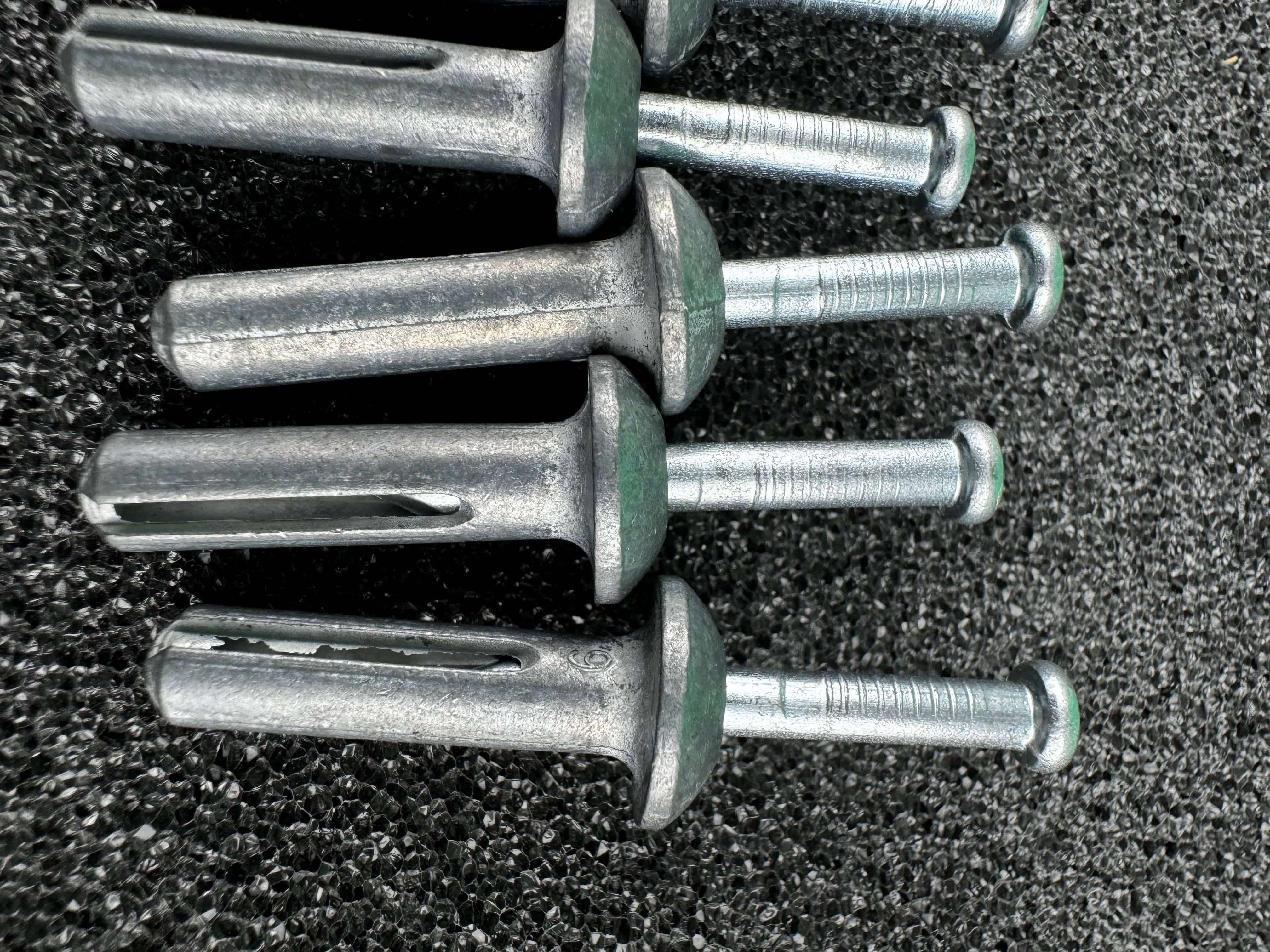 3/8" Clips with Nail in Anchors and 3 complimentary Drill Bits (250/Box) - iqpowertools