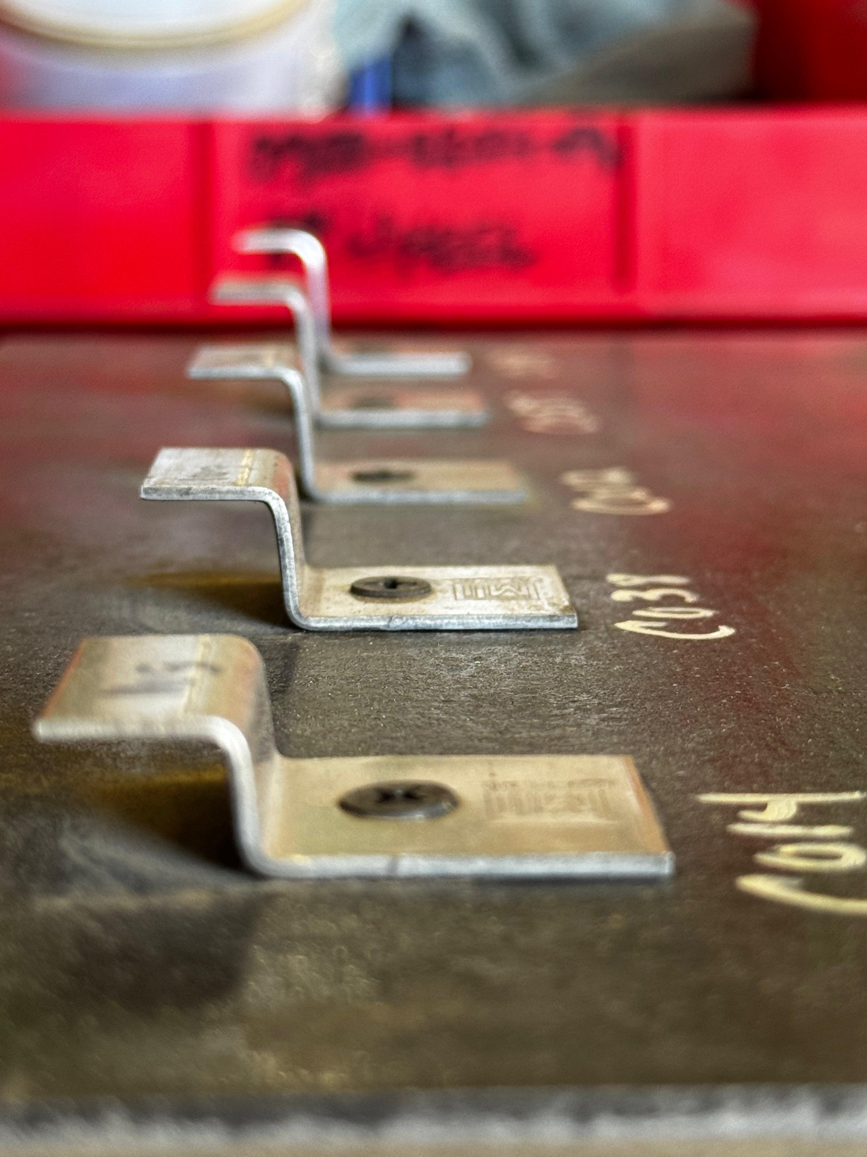 5/8" Clips with Nail in Anchors - 250 / Box - iqpowertools