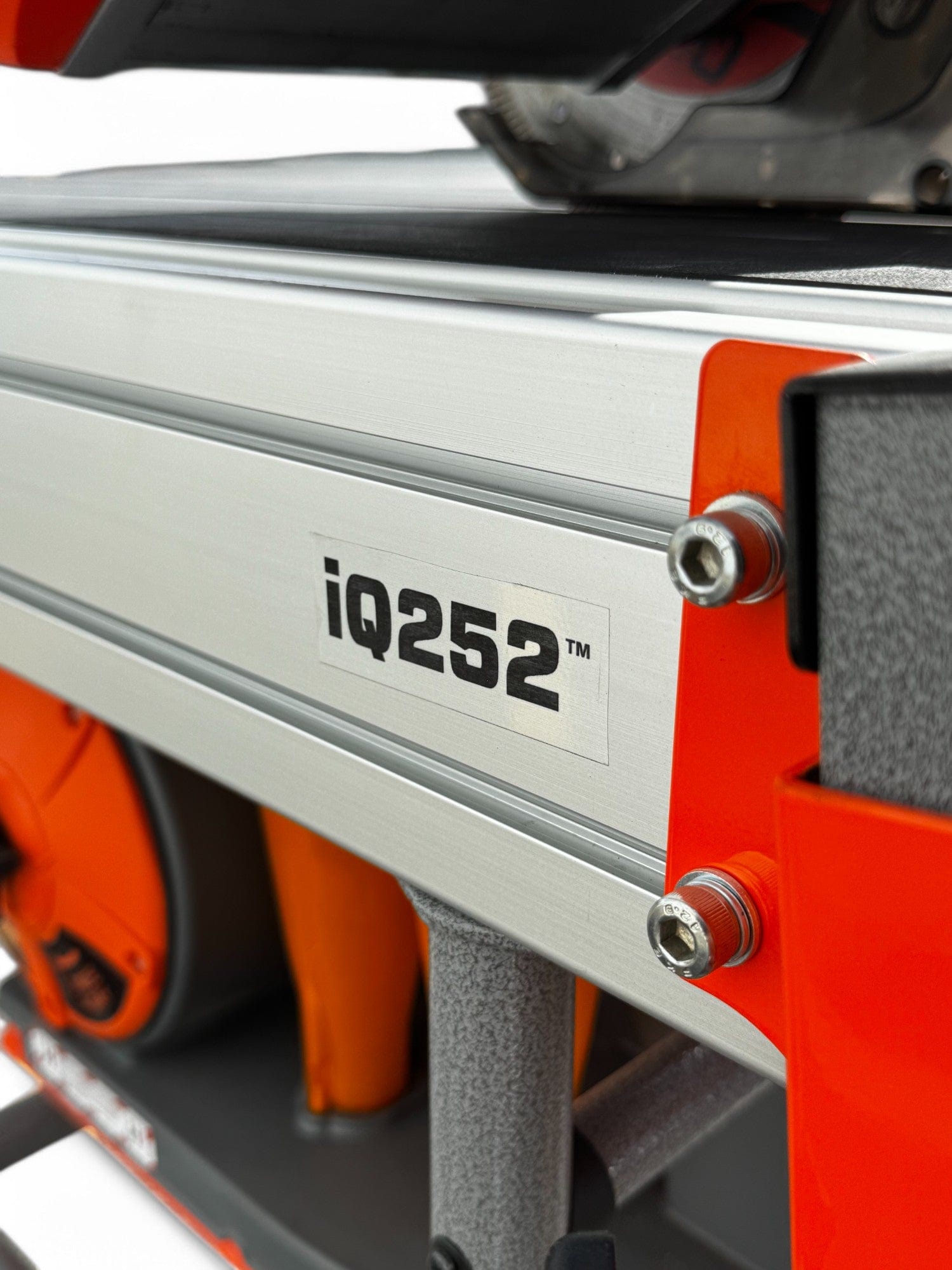 iQ252 10" Dry Cut Rail Saw for Professional Contractors - iqpowertools