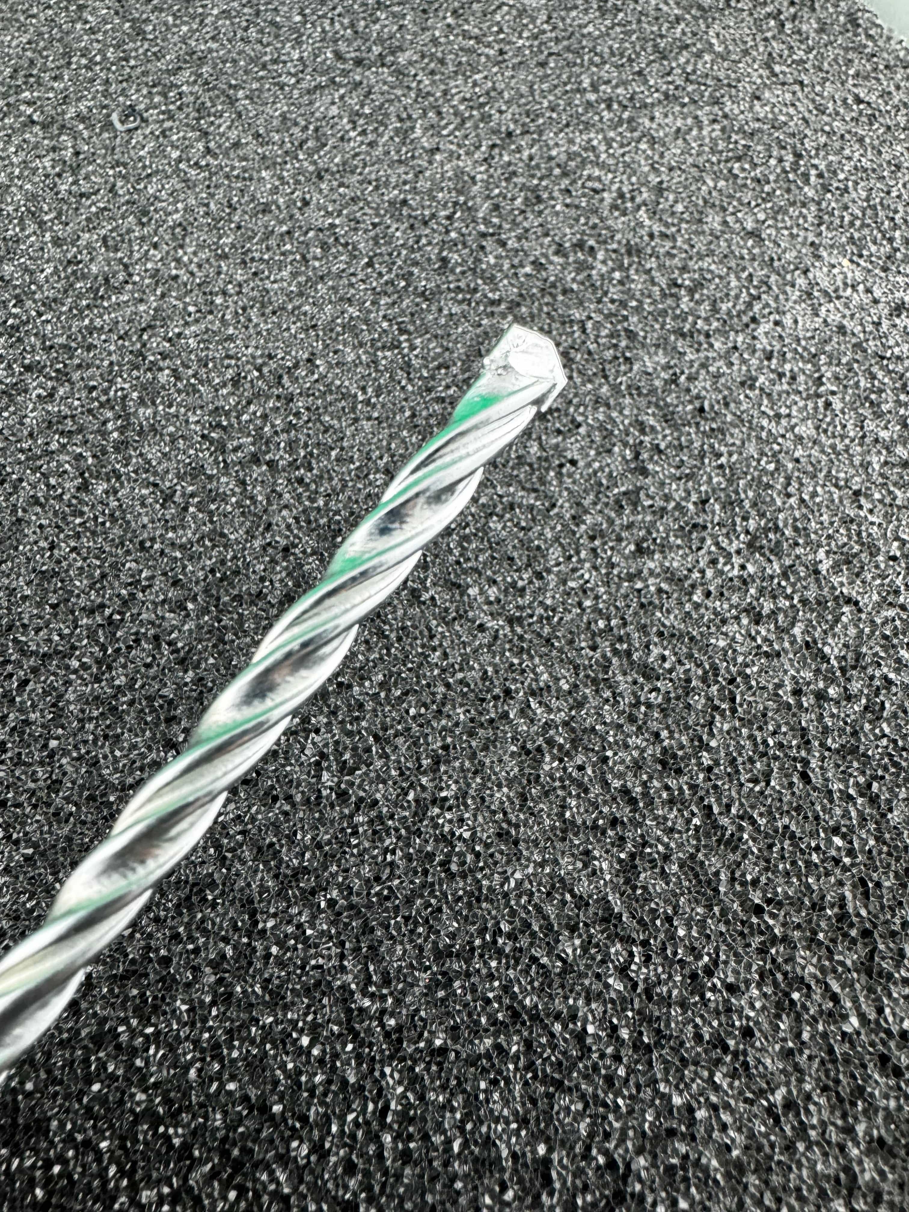 C0 - 1/4" Clips with Nail in Anchors and 3 complimentary Drill Bits - iqpowertools